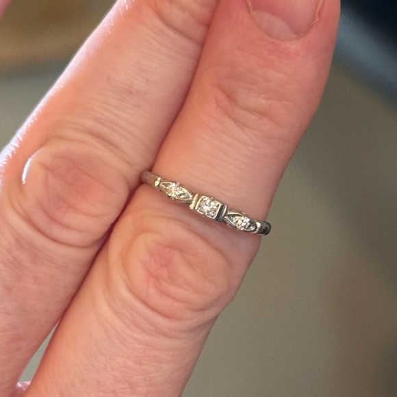 Antique 18K White Gold Diamond Ring Size 6.25 - Picture 4 of 14